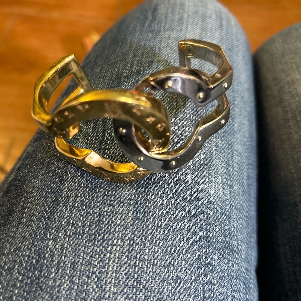 Louis Vuitton clause bracelet 📌 missing back screw checking w LV replacemen - Picture 9 of 14